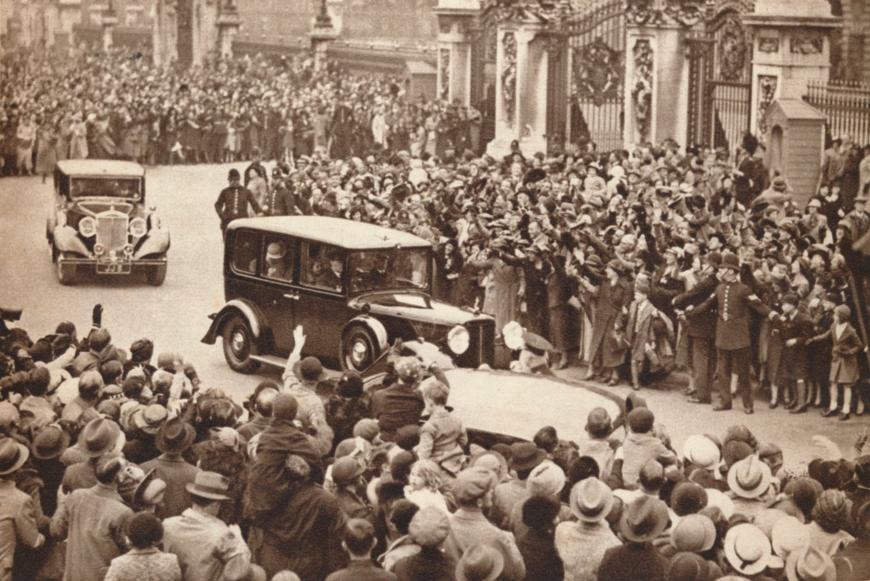 George VI and Queen Elizabeth leave Buckingham Palace to holiday in Windsor, 1937 by Unbekannt