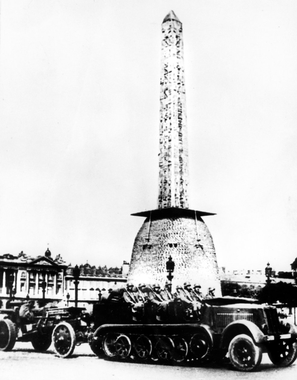 German Artillery Driving Through the Place de la Concorde, Paris by Unbekannt