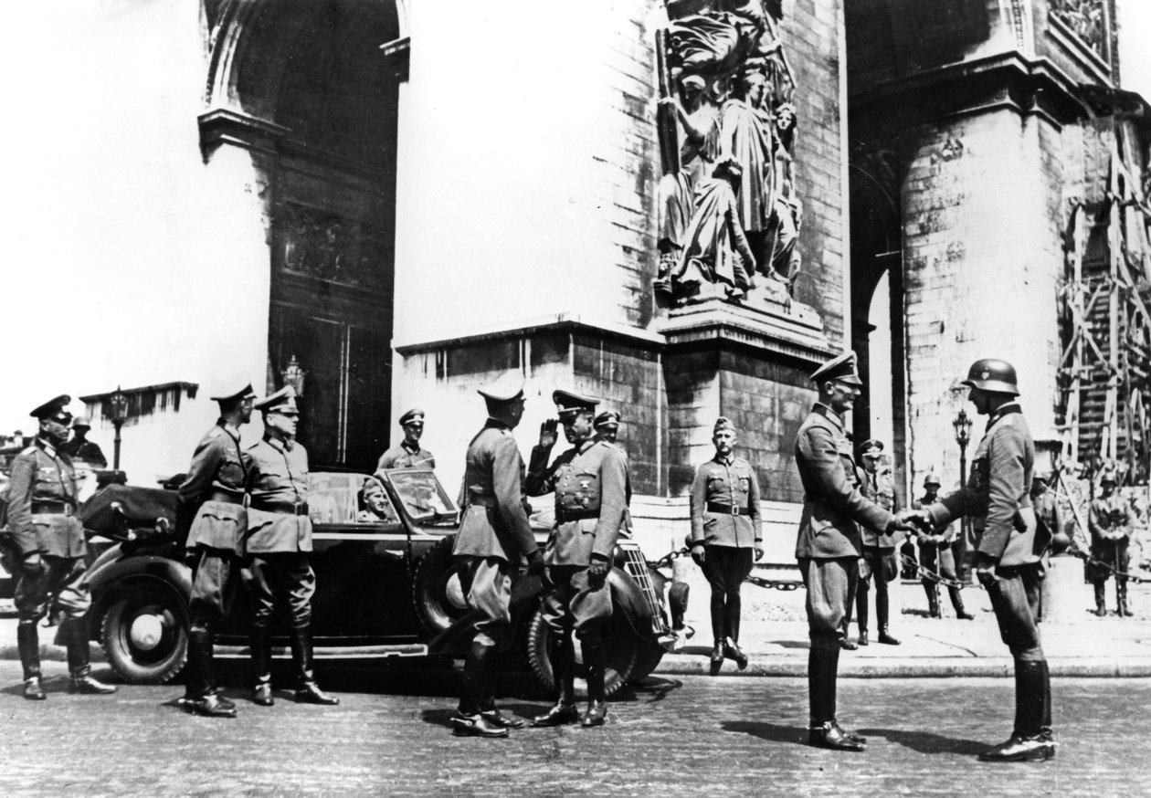 German Officers at the Arc de Triomphe During the Victory Parade, Paris, June 1940 by Unbekannt