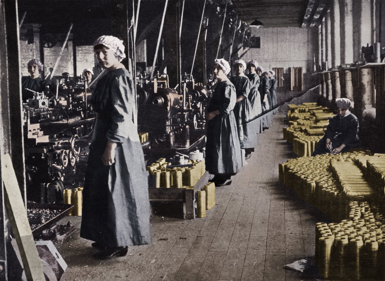 Girl Workers in a Munitions Factory by Unbekannt