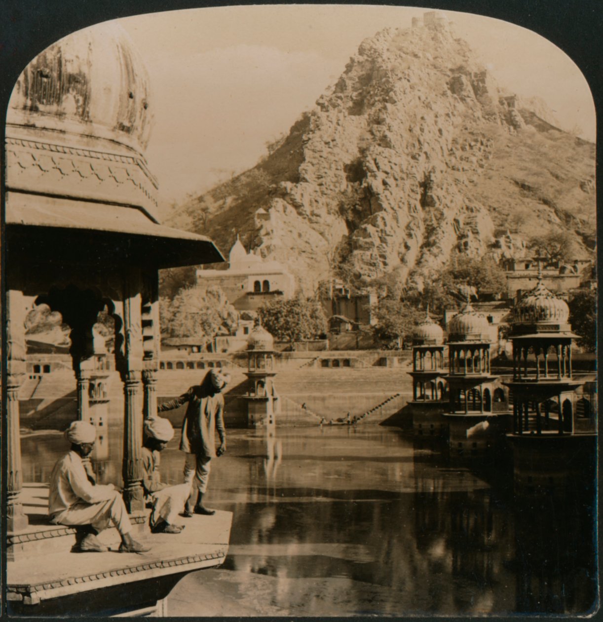 Holy Tank of Alwar, Surrounded with Palaces and Shrines, a Scene of Surpassing Beauty, India, 1907 by Unbekannt