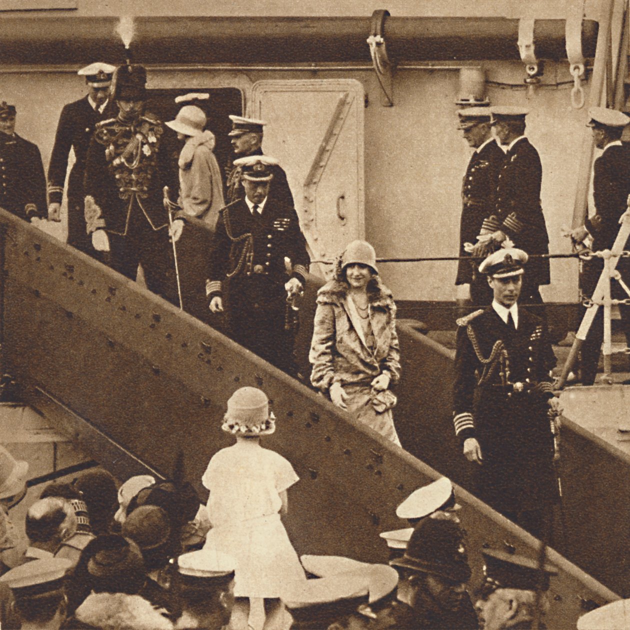 Home Again - The Duke and Duchess Landing at Portsmouth June 27, 1927, 1937 by Unbekannt