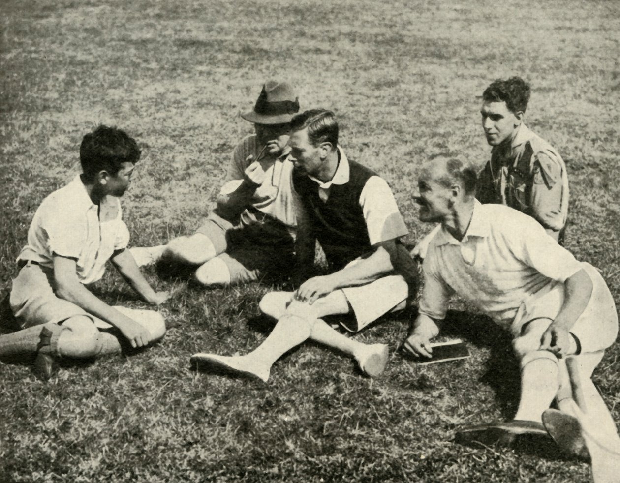 In Camp at Southwold, Suffolk: A Friendly Chat by Unbekannt