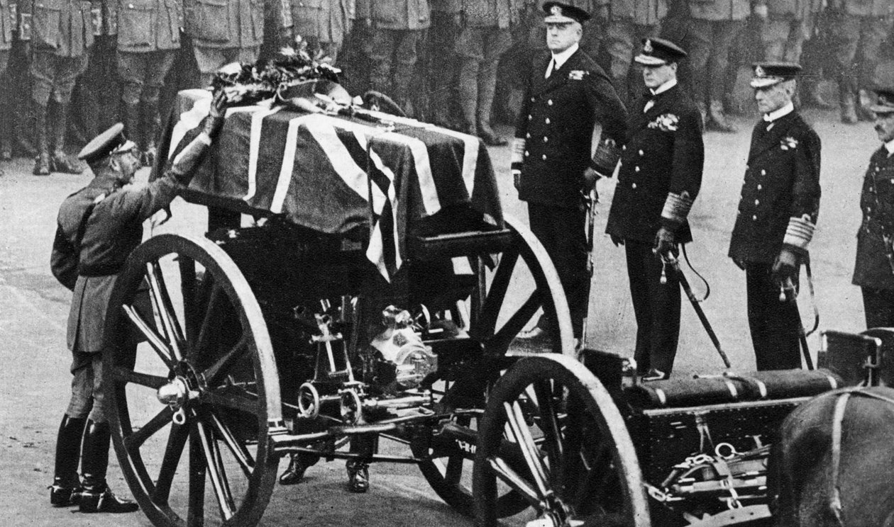 King George V places a wreath on the coffin of an unknown soldier, Whitehall, London by Unbekannt