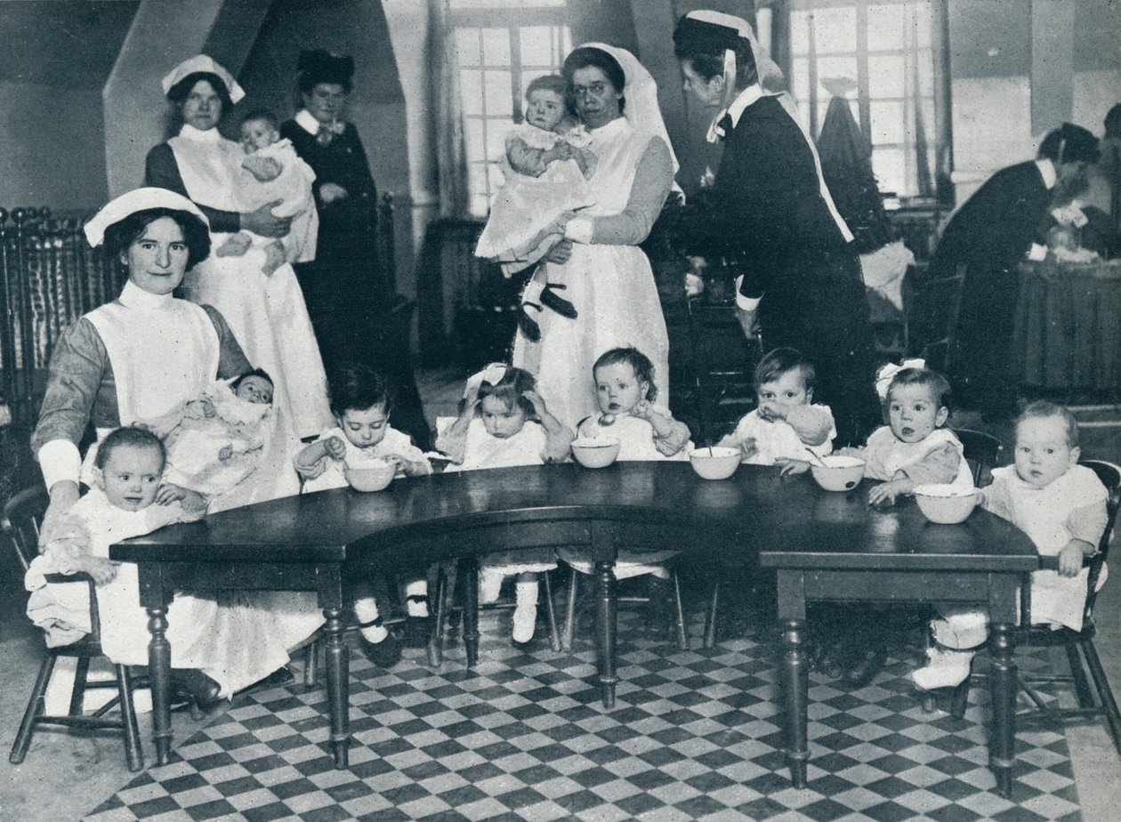 Kingsway Hall Creche for Children with Fathers at War and Mothers Who Are Working by Unbekannt
