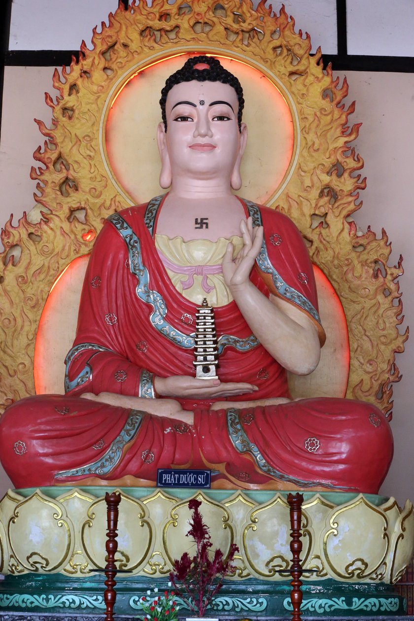 Medicine Buddha (Bhaisajyaguru) Statue, Linh An Buddhist Pagoda, Dalat, Vietnam by Unbekannt