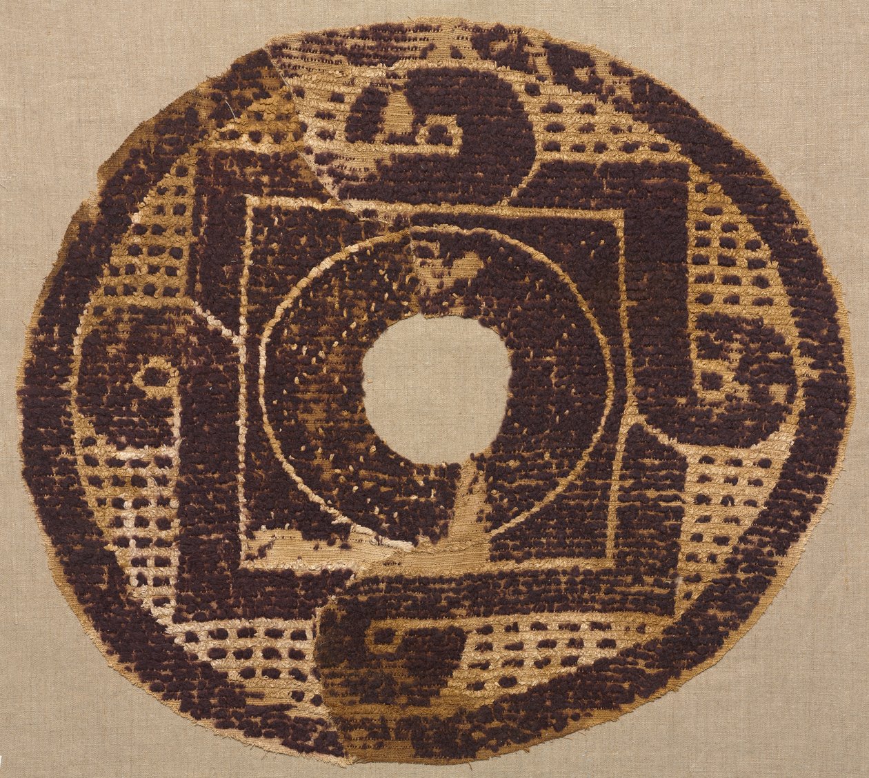 Looped Roundel from a Blanket or Cover, 300s-400s by Unbekannt