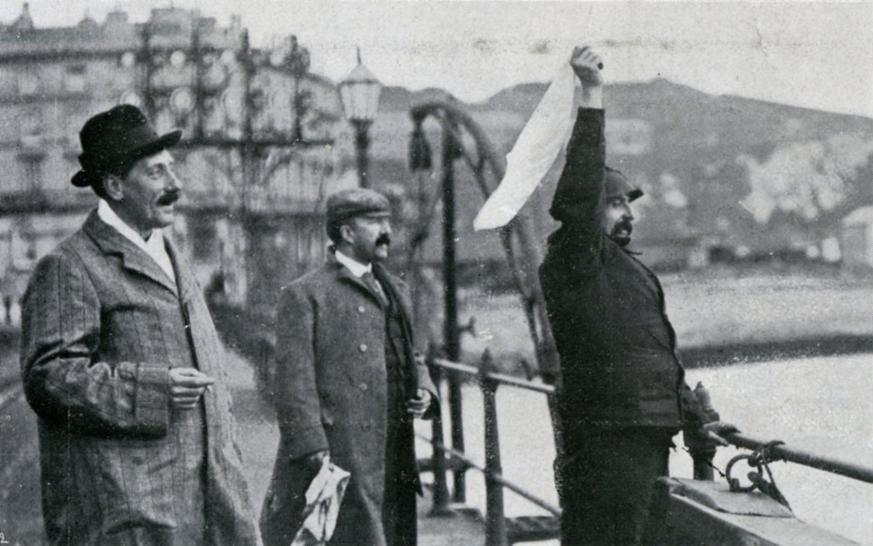 Louis Blériot on the pier at Dover after his flight across the English Channel, 25 July 1909 by Unbekannt