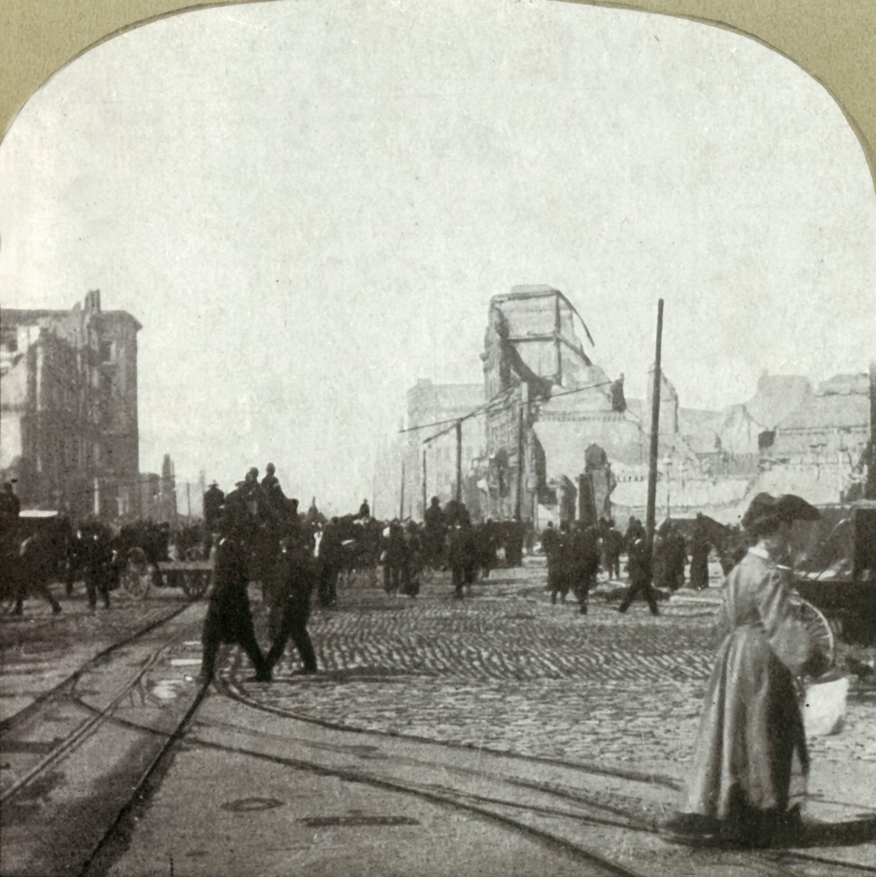 Market St. from Ferry Depot - Chronicle and Call Buildings in Distance by Unbekannt