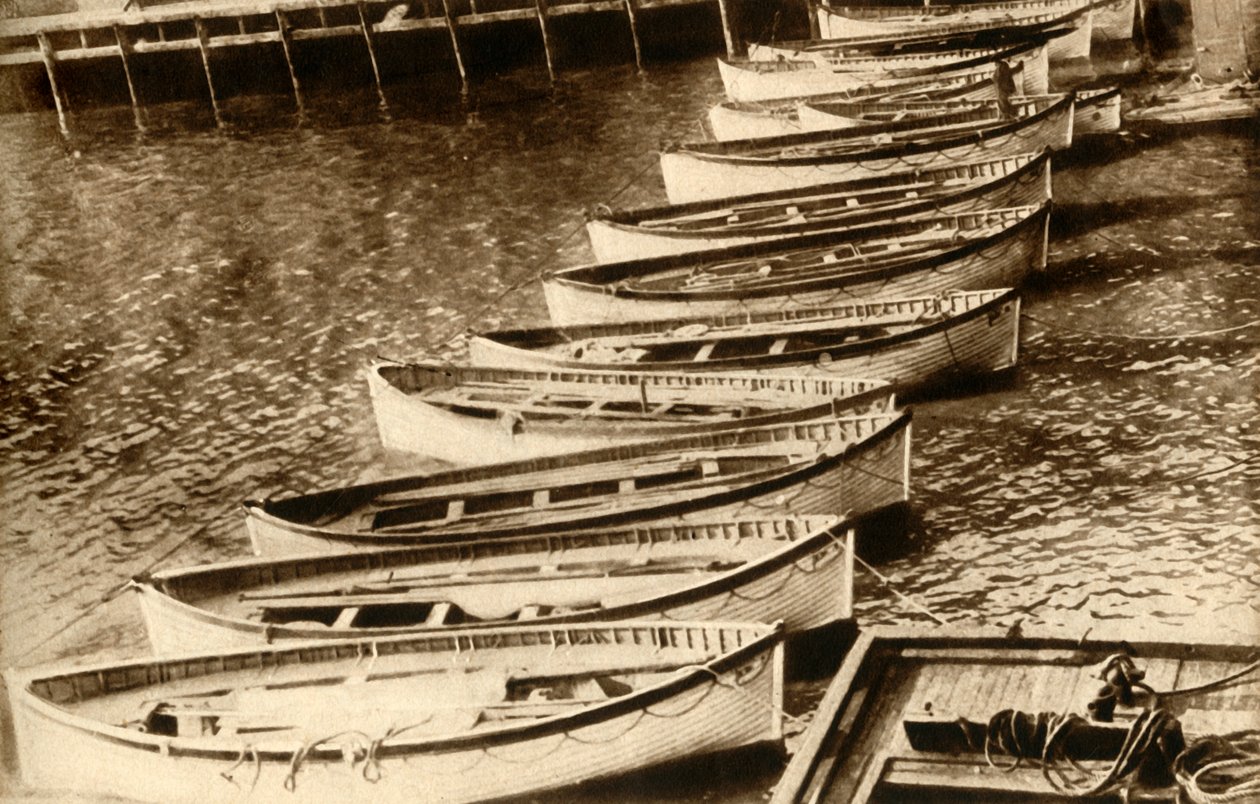 Mute Evidence of Tragedy: All That Was Left of the Greatest Ship in the World by Unbekannt