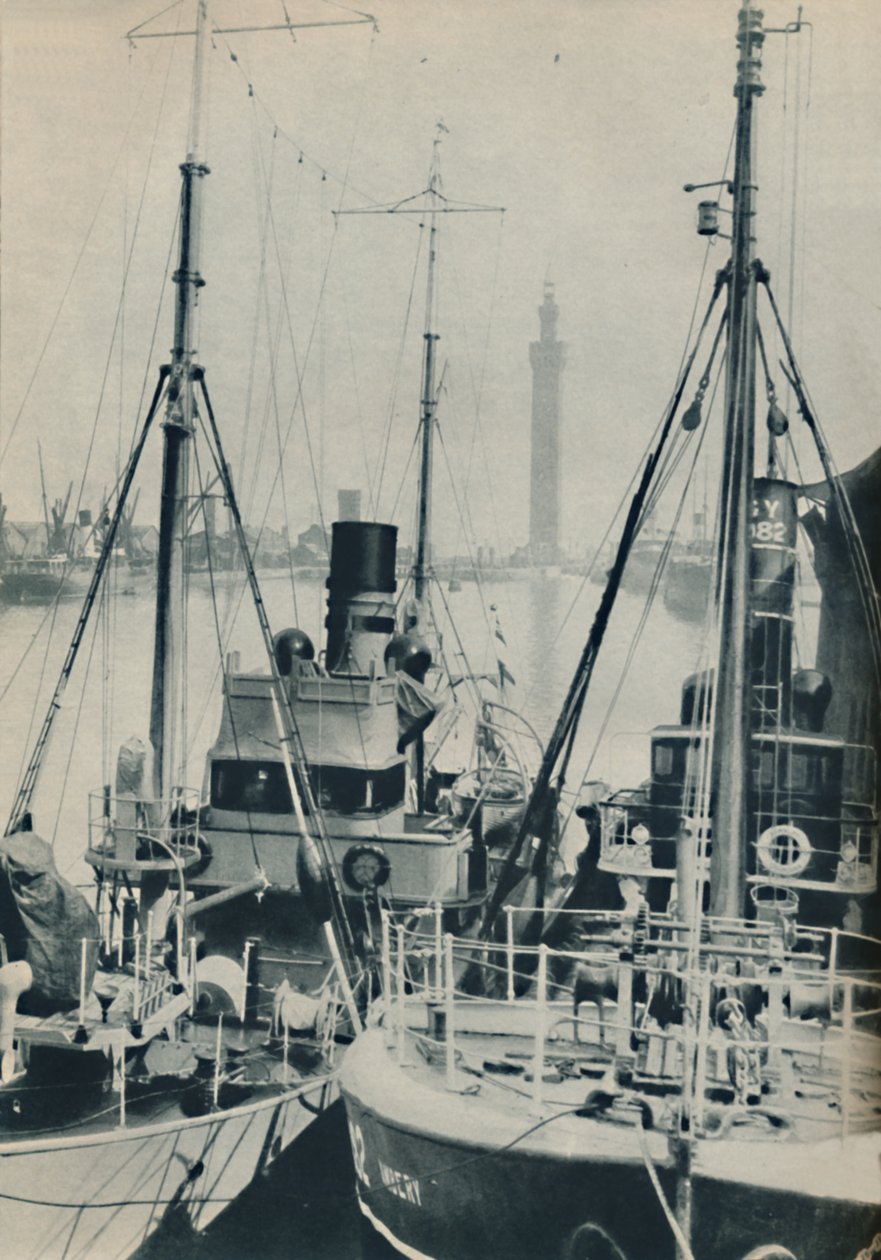 Naval Trawler, HMS Liffy Alongside a Grimsby Fishing Vessel in Grimsby Docks by Unbekannt