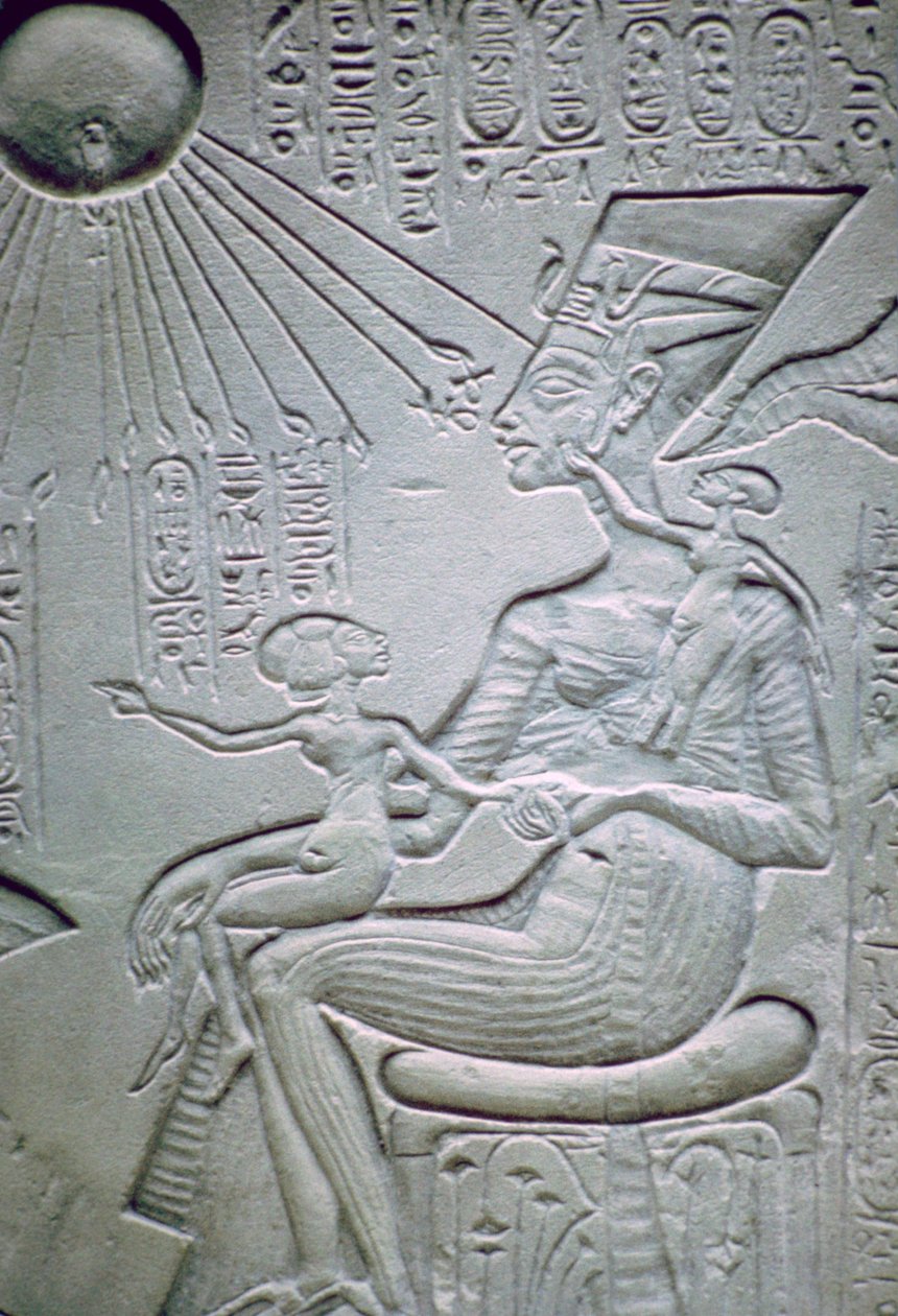 Nefertiti and two of her daughters by Unbekannt