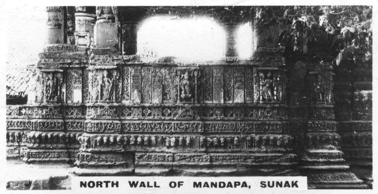 North wall of Mandapa, Sunak, India by Unbekannt