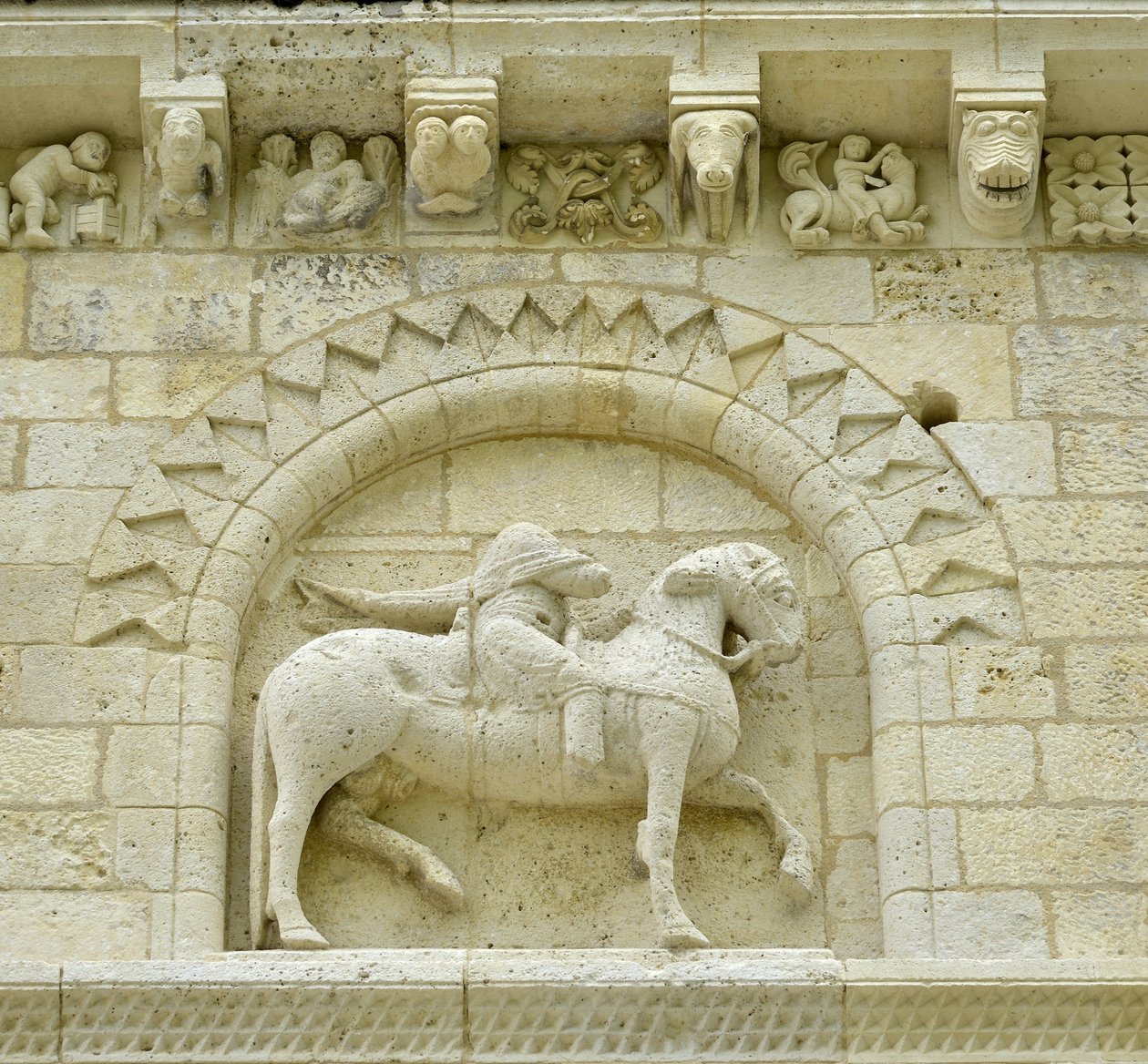 Detail of the Facade Depicting Hugues de Surgeres and Geoffroy de Vendome by Unbekannt