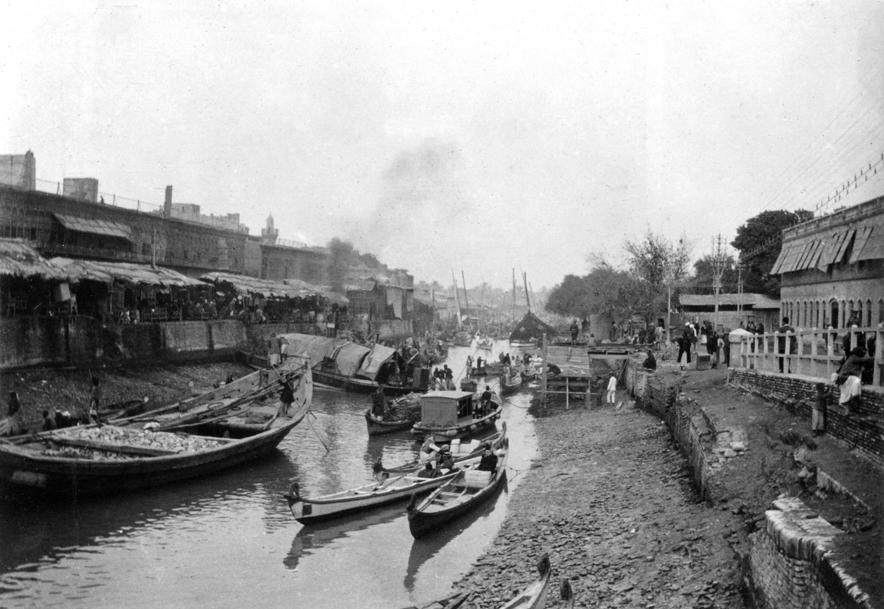 Scene from Whitely Bridge, Ashar, Iraq, 1917-1919 by Unbekannt