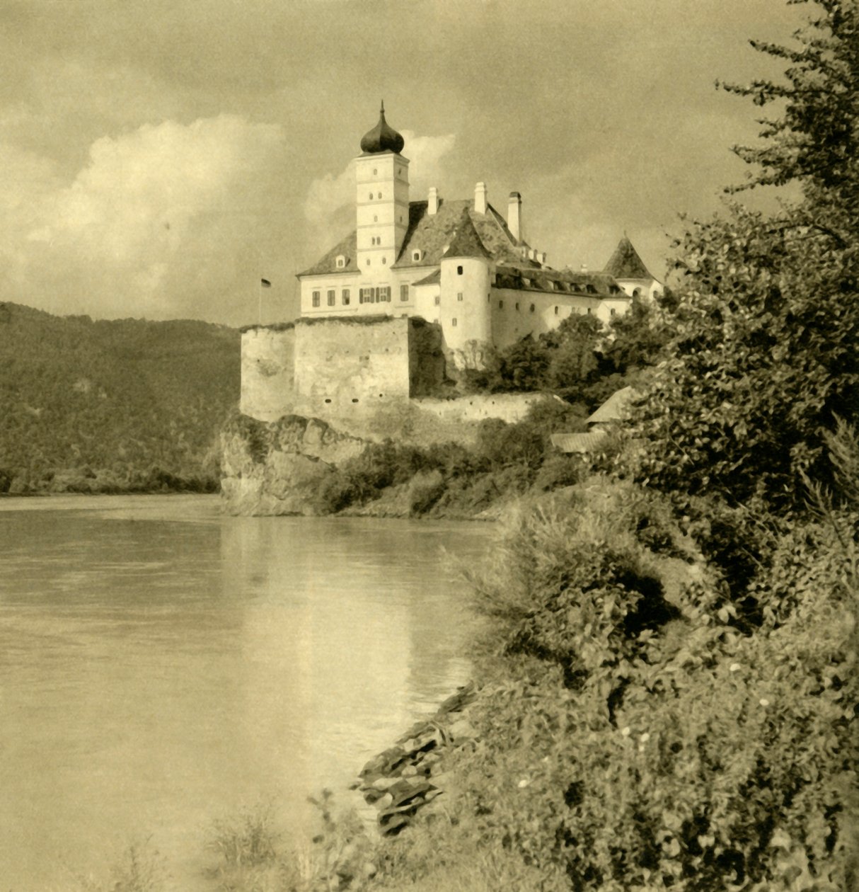 Schönbüchel Castle on the River Danube, Lower Austria by Unbekannt