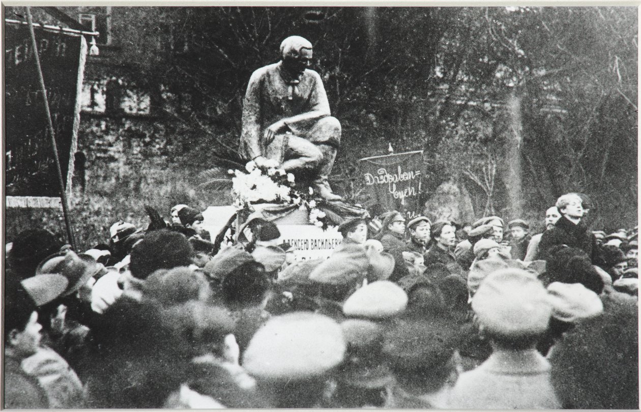 Sergei Yesenin at the Koltsov Razin monument dedication, 1918 by Unbekannt