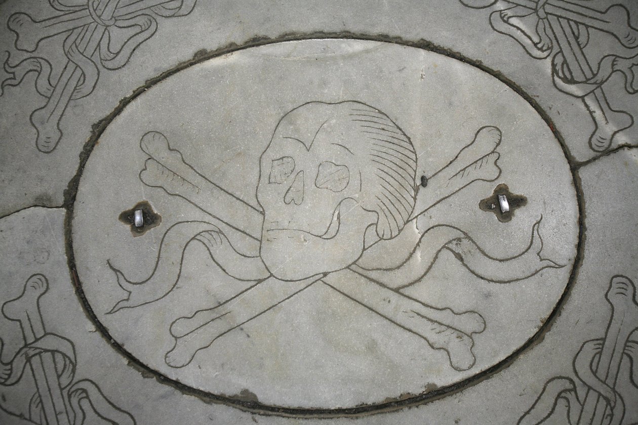 Skull and bones, Florence, Italy by Unbekannt