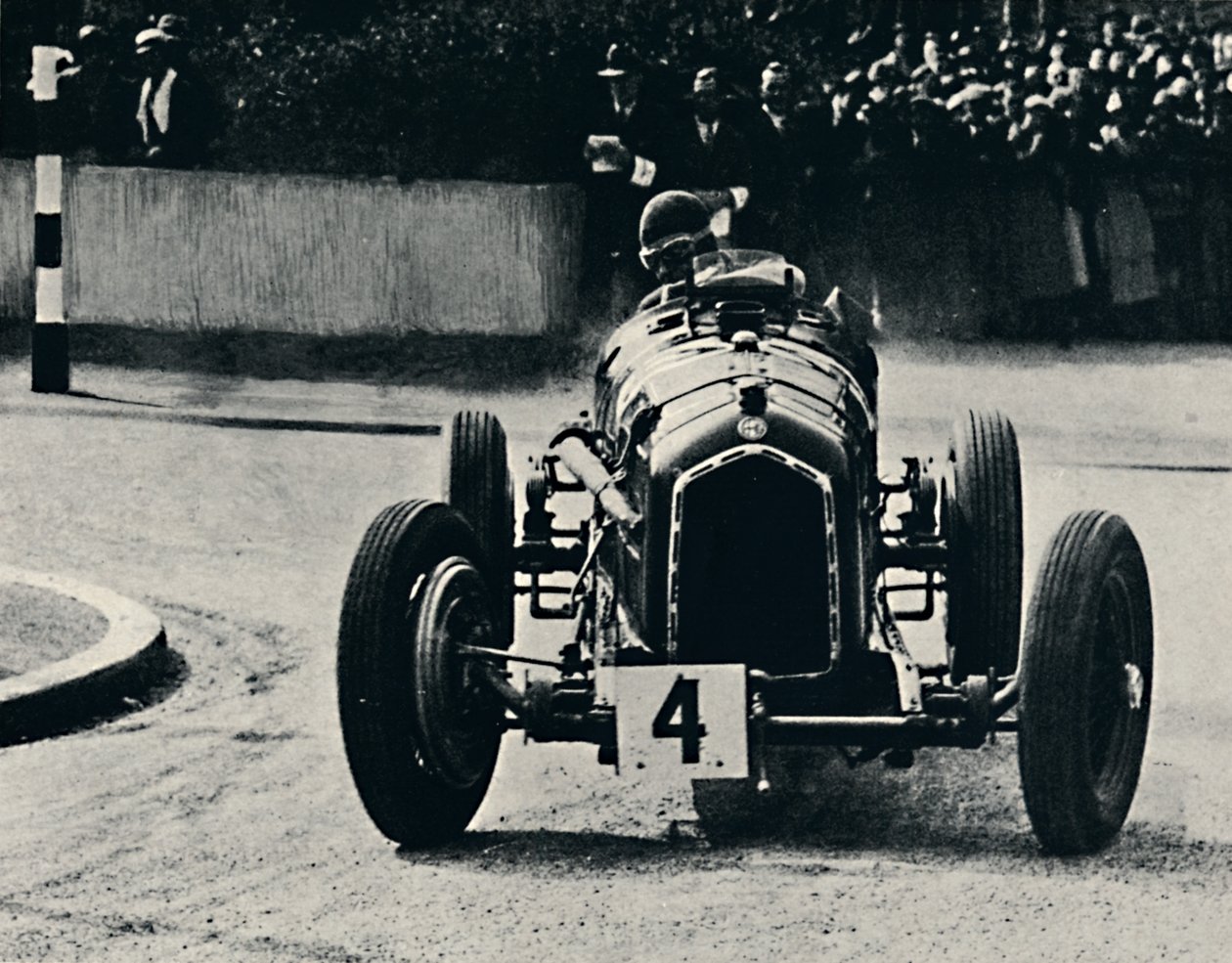 Smart Cornering in I.O.M. Race: The Hon. Brian Lewis by Unbekannt