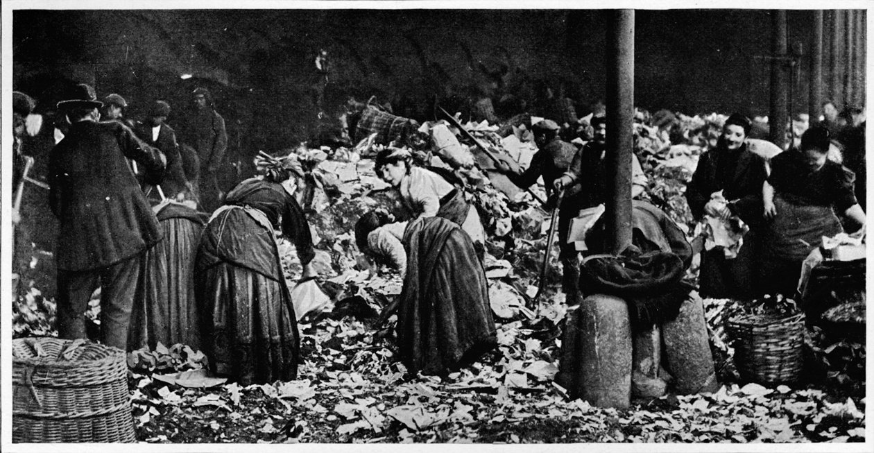 Sorting a Dust Heap at a County Council Depot, London by Unbekannt