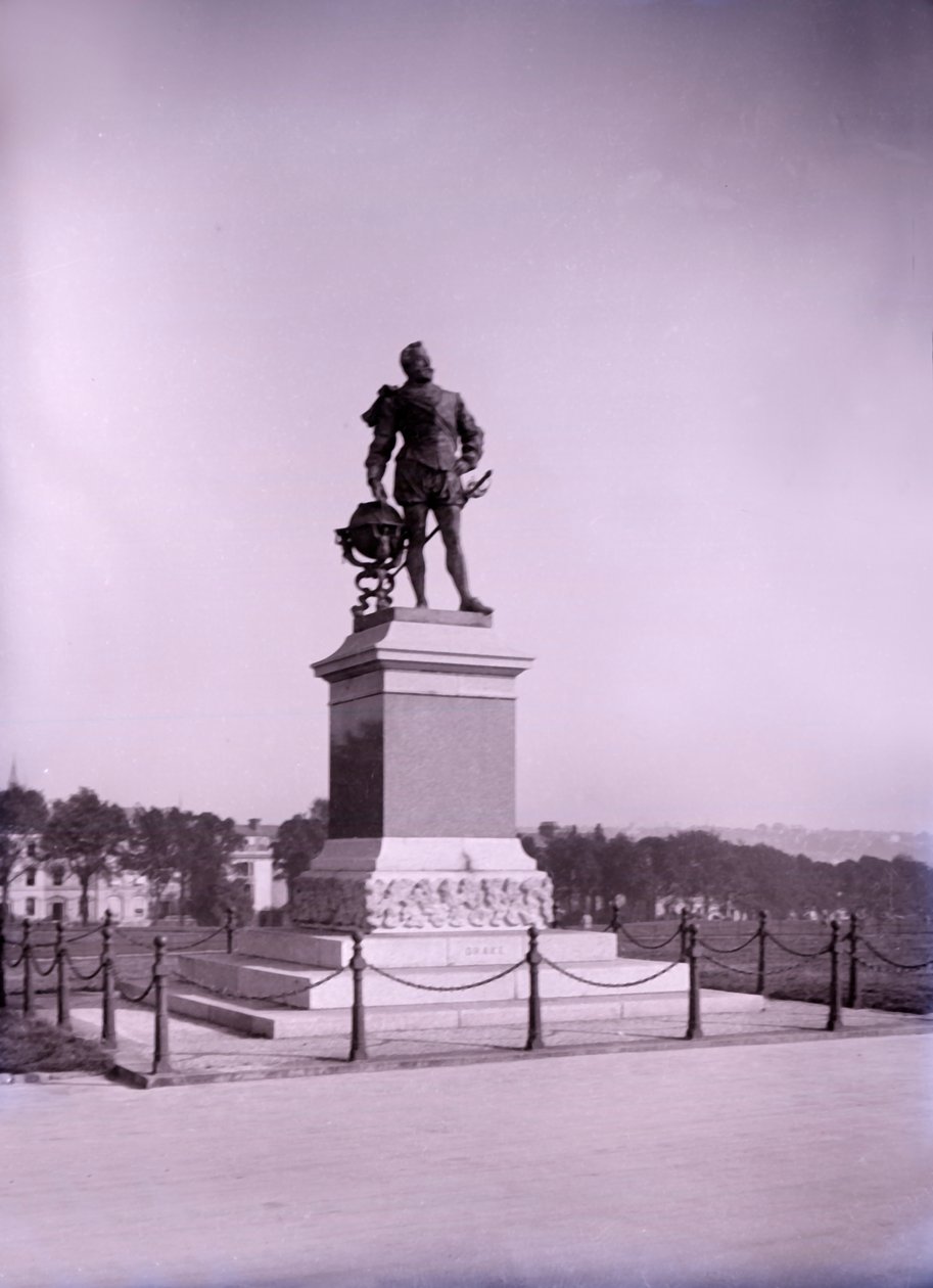 Statue of Francis Drake at Plymouth in Devon, late 19th-early 20th century.   by Unbekannt