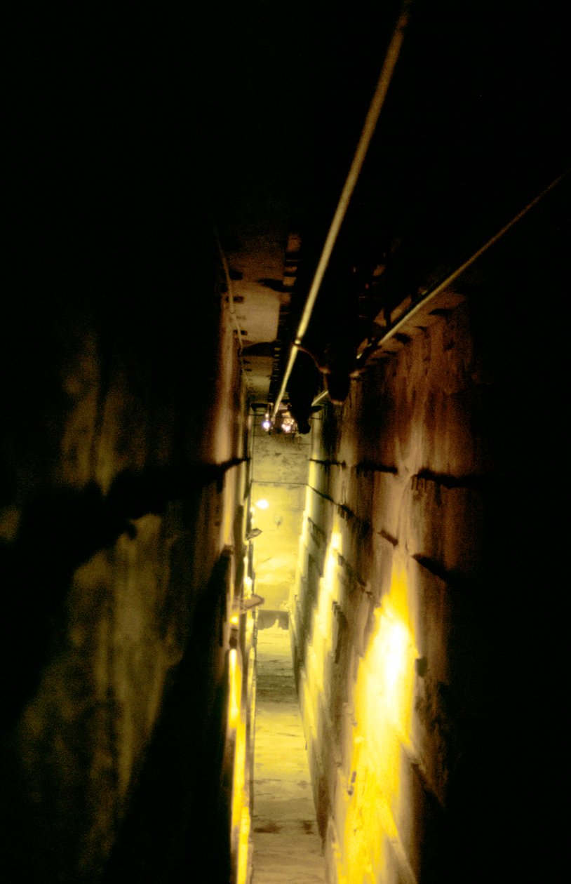 Steep Internal Stairway Inside the Great Pyramid, Gizeh, Egypt by Unbekannt