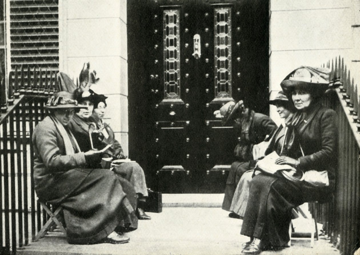 Suffragettes waiting on the doorstep of Sir Edward Carson