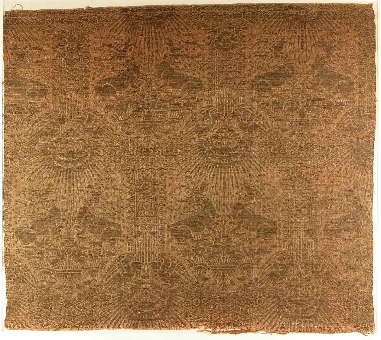 Textile Fragment with Recumbent Harts, Eagles, Clouds, and Sunrays, Italian, 1390s by Unbekannt