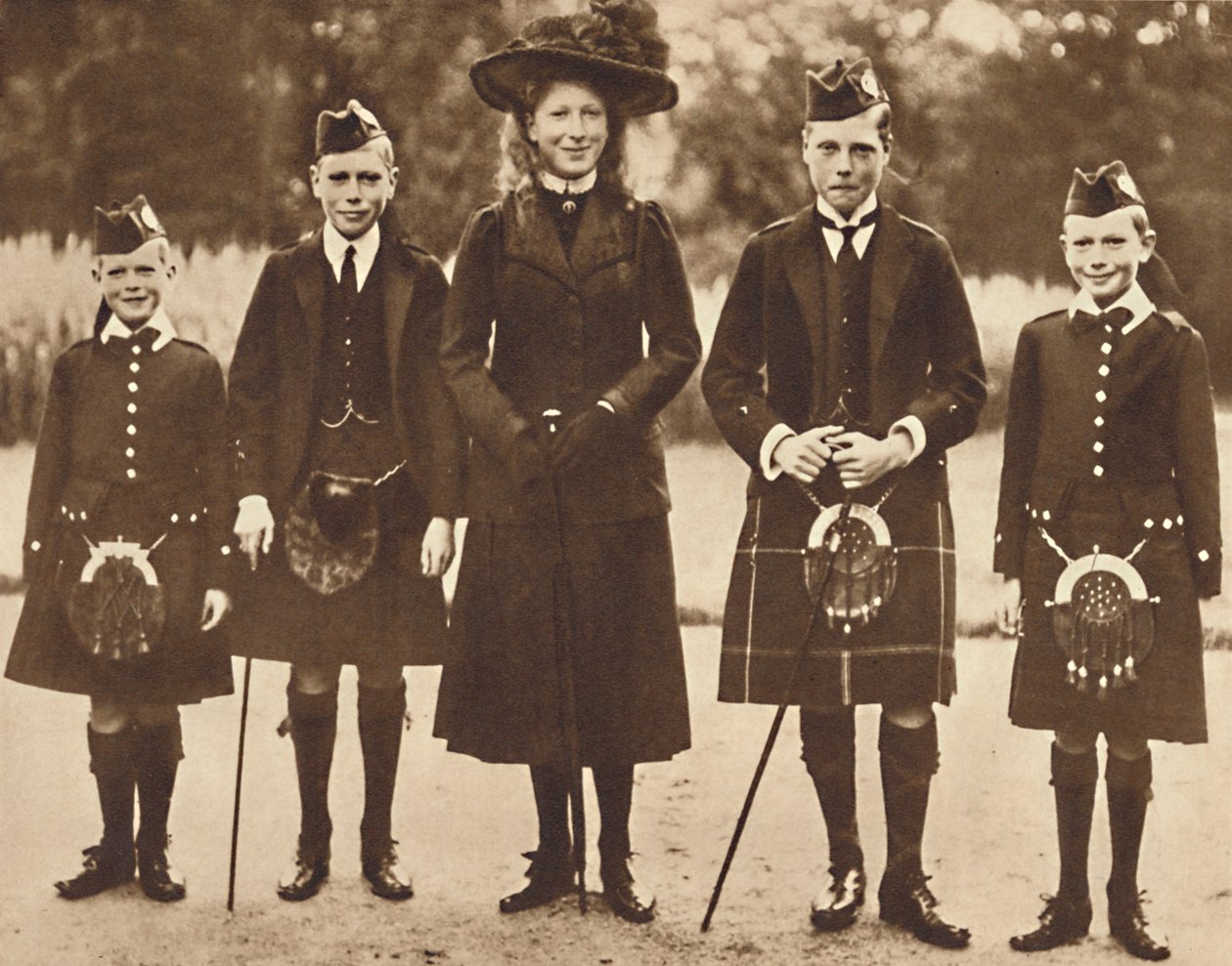 The Children of King George V and Queen Mary by Unbekannt