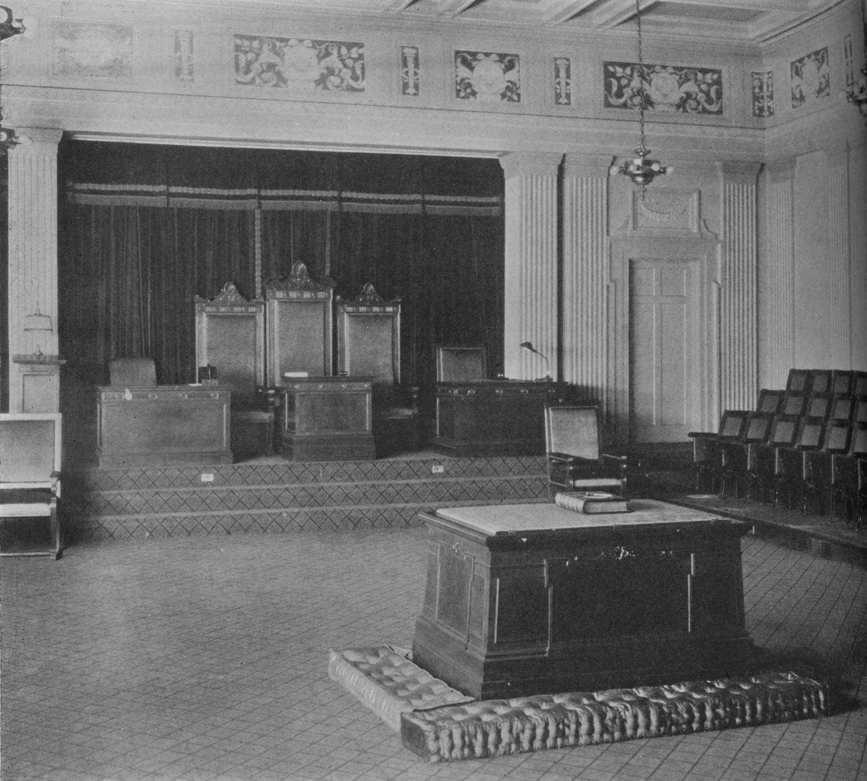 The Lodge Room, Showing Decorative Frieze, Masonic Temple, Birmingham, Alabama by Unbekannt