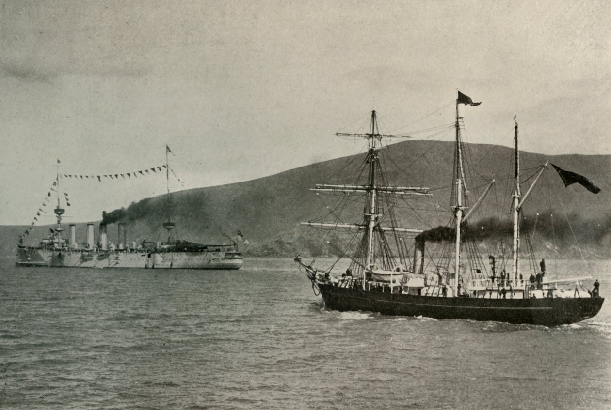 The Nimrod Passing H.M.S. Powerful in Lyttelton Harbour, 1 January 1908 by Unbekannt