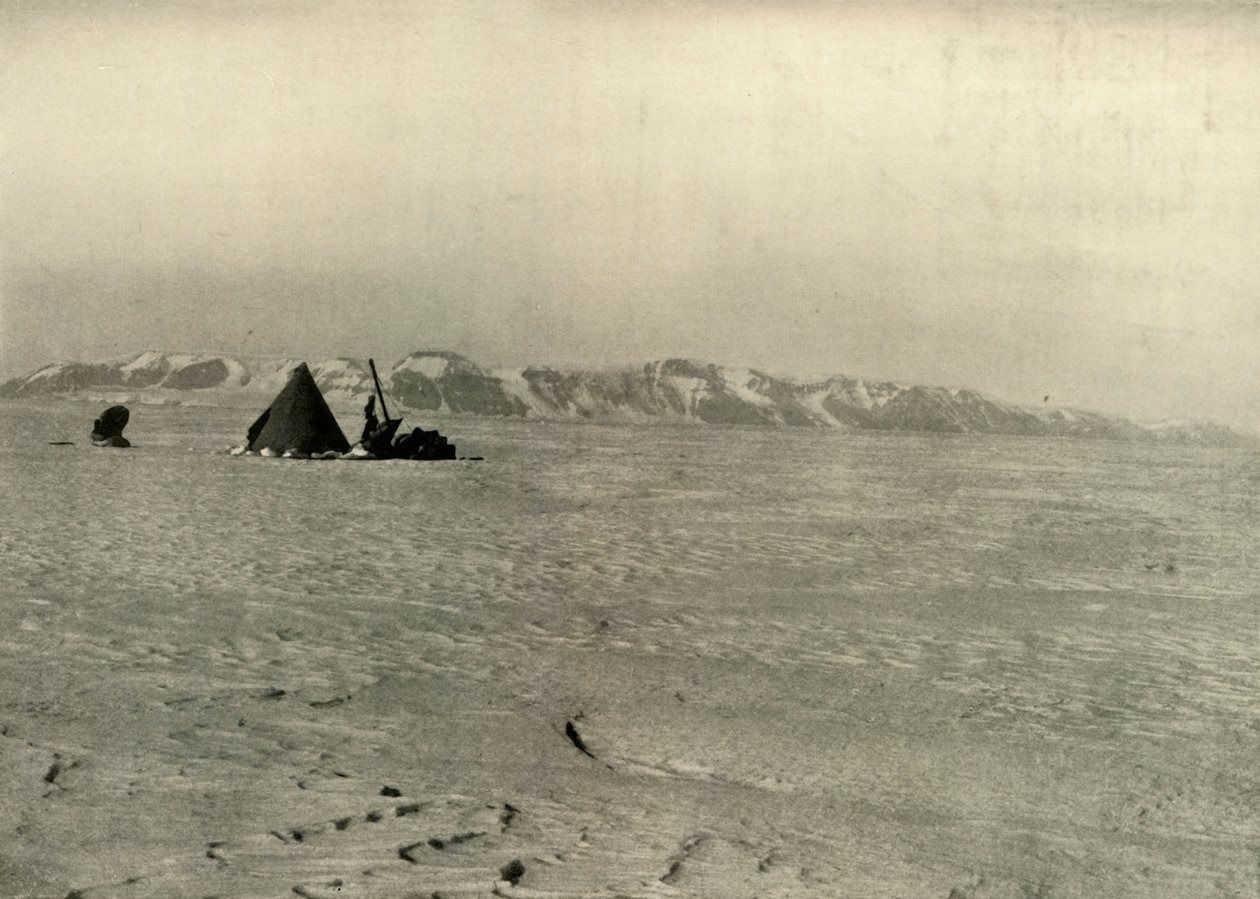 The Queen Alexandra Range Photographed on the way down the Glacier by Unbekannt