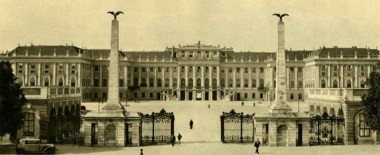 The Schönbrunn Palace, Vienna, Austria by Unbekannt