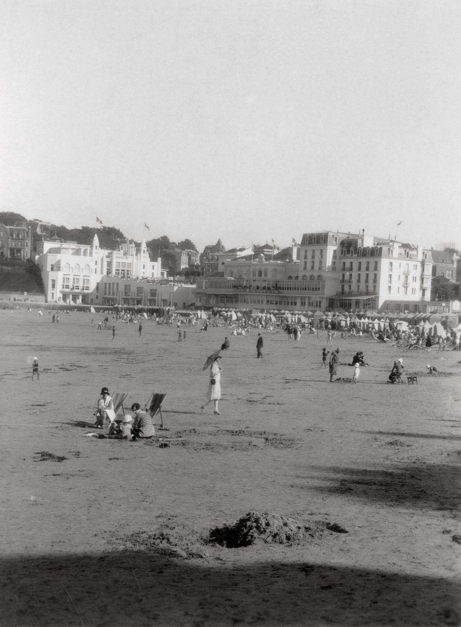 The Beach, Dinard, Brittany by Unbekannt