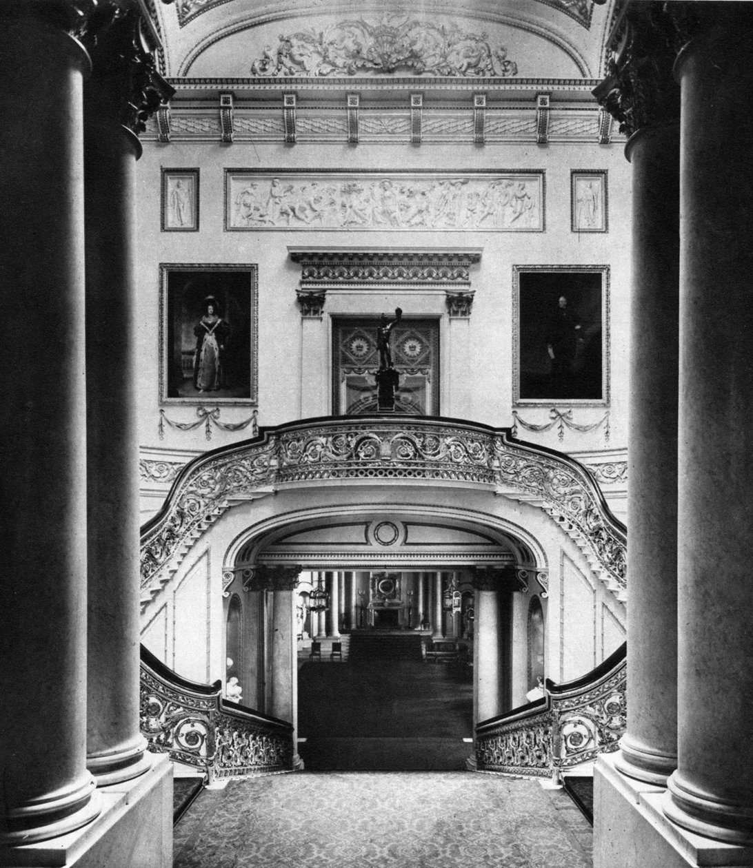 The Grand Staircase in Buckingham Palace, London by Unbekannt