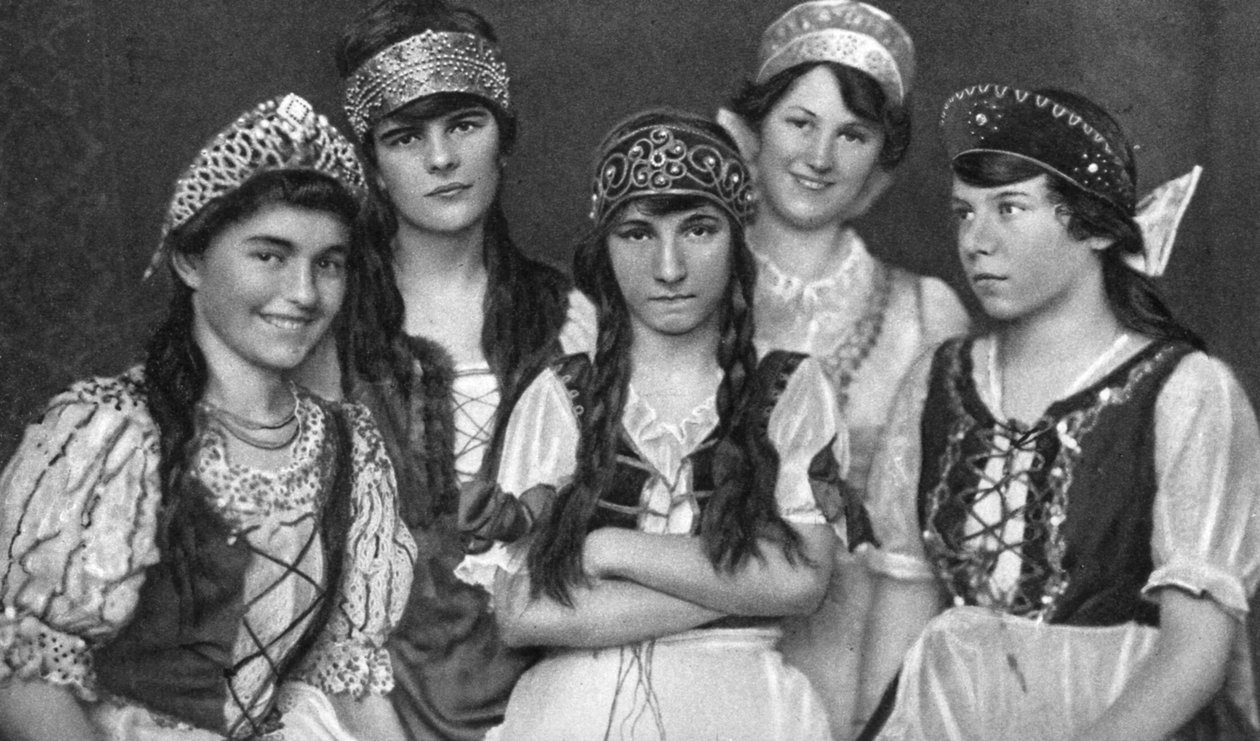 Traditional costumes worn by Hungarian women, Hungary, 1922 by Unbekannt