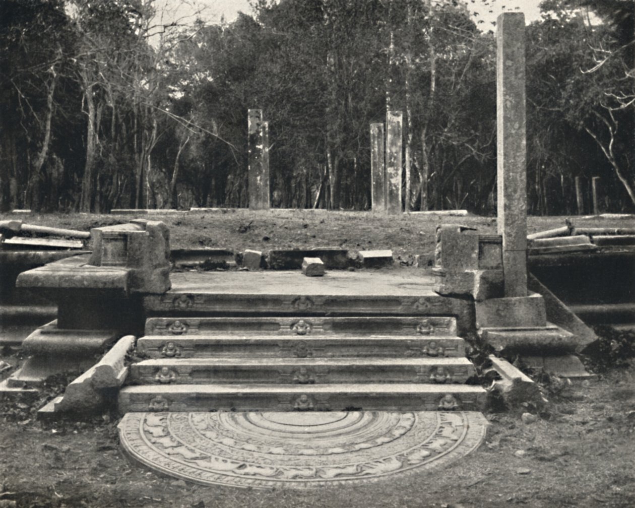 Staircase with depiction of earth spirits, probably access to a sacred Bo tree, Anuradhapura by Unbekannt