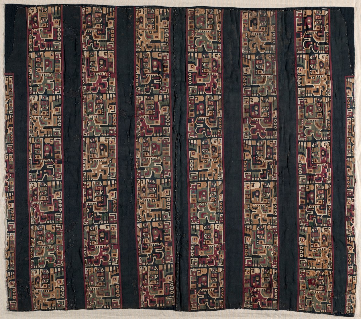 Tunic Fragments with Bird-Headed Creature, 600-1000 by Unbekannt