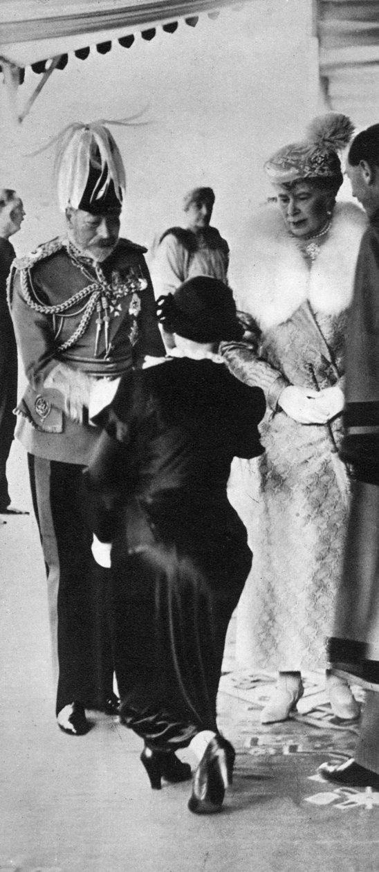 West London Mayors and Mayoresses Presented to the King, Kensington by Unbekannt