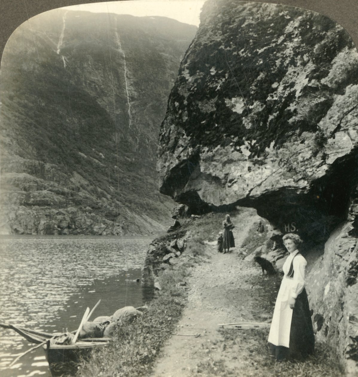 Where the Road Creeps Under the Jutting Cliffs by the Waters of the Nerofjord, Norway by Unbekannt