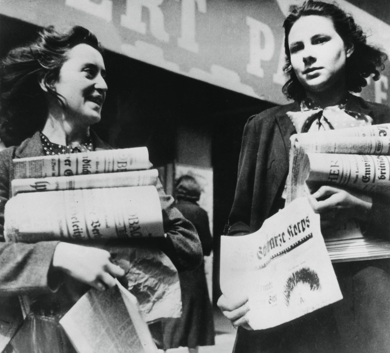 Women Selling German Newspapers, German-occupied Paris by Unbekannt