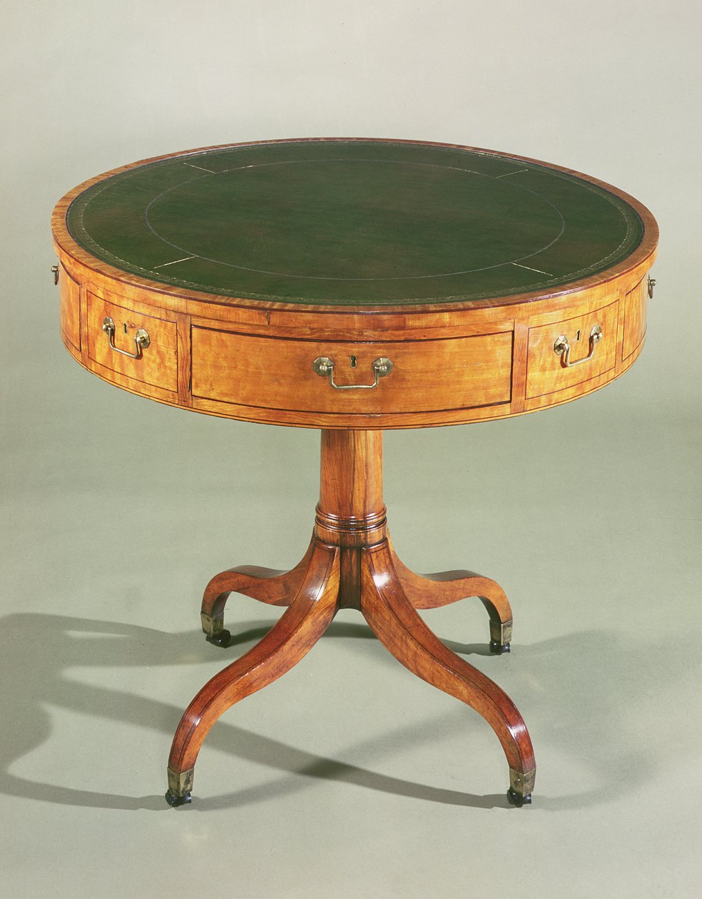 A small Sheraton satinwood drum table, English, c.1790 by Unbekannt Unbekannt