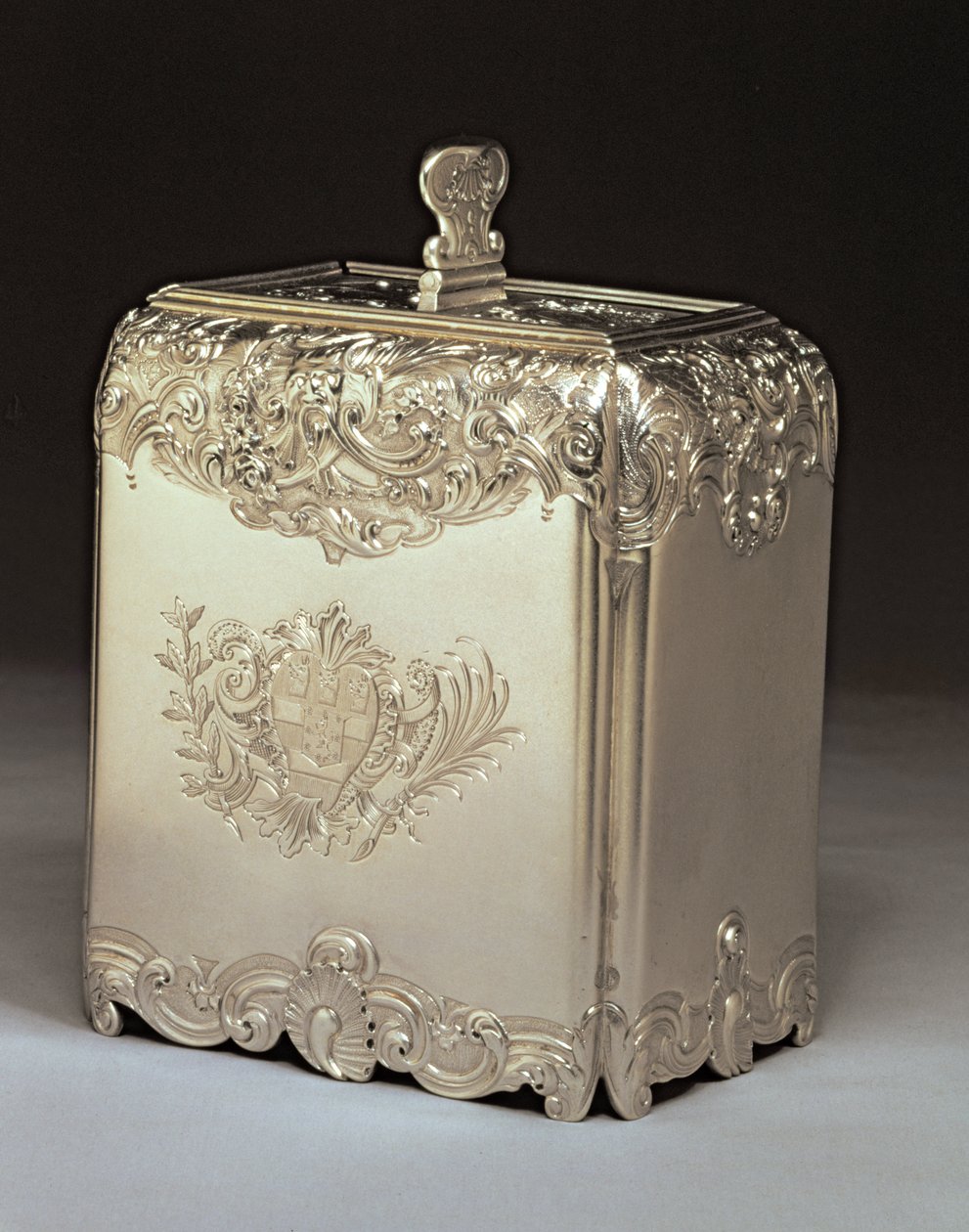 Silver tea canister by Paul de Lamerie by Unbekannt Unbekannt