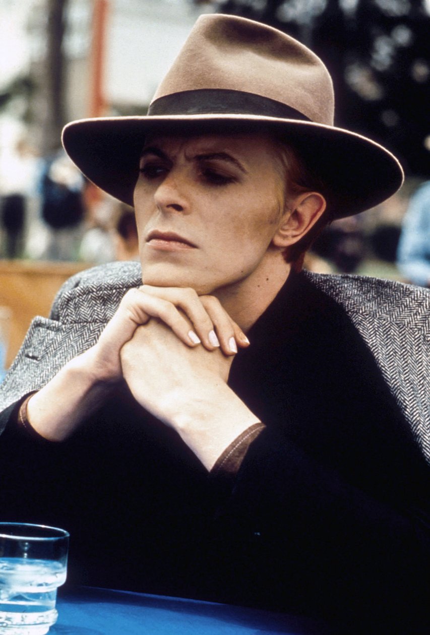 The Man Who Fell to Earth by Nicolas Roeg with David Bowie, 1976 by Unbekannt Unbekannt