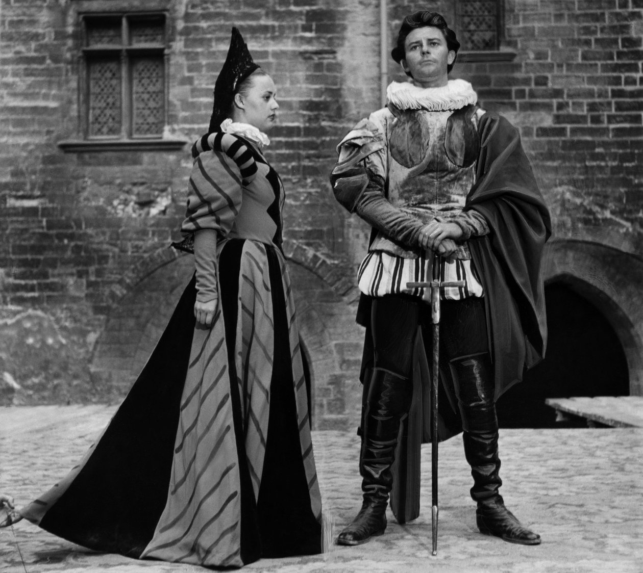 Play El Cid Performed By Jeanne Moreau and Gerard Philipe during Avignon Theatre Festival in July 1951 by Unbekannt Unbekannt