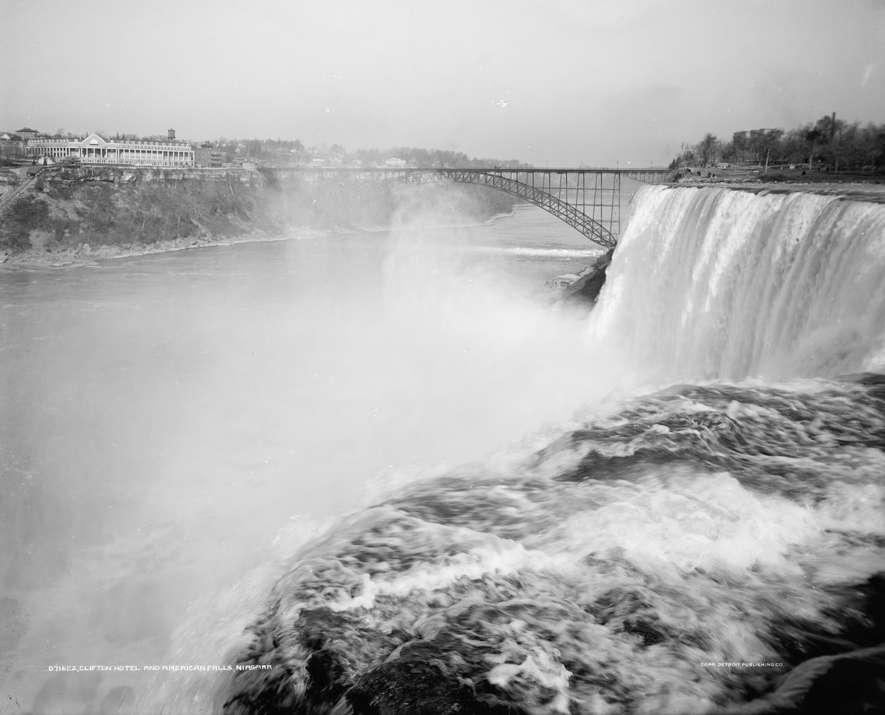 Clifton Hotel and American Falls, Niagara by Unbekannter Künstler