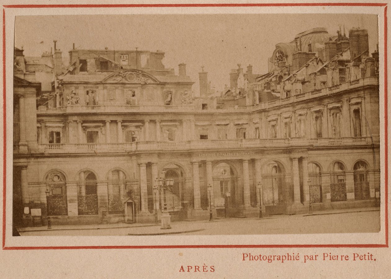 Commune of Paris (1871): view of the Palais-Royal in Paris after the fire of May 1871 by Unbekannt