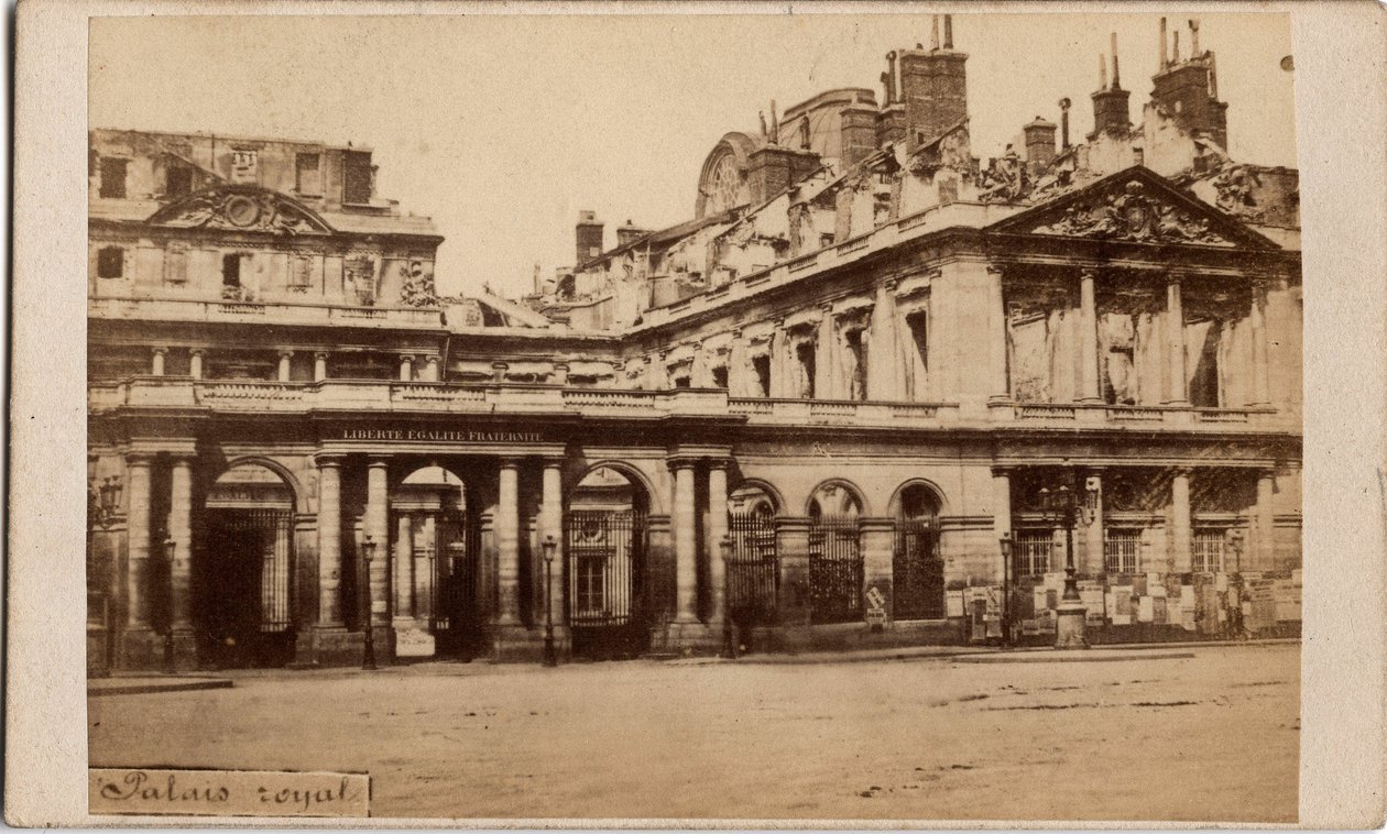 Commune of Paris (1871): view of the Palais-Royal after the fire of May 1871 by Unbekannt