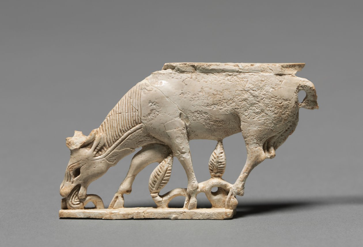 Decorative Plaque: Browsing Stag, 900-800 BC by Unbekannt