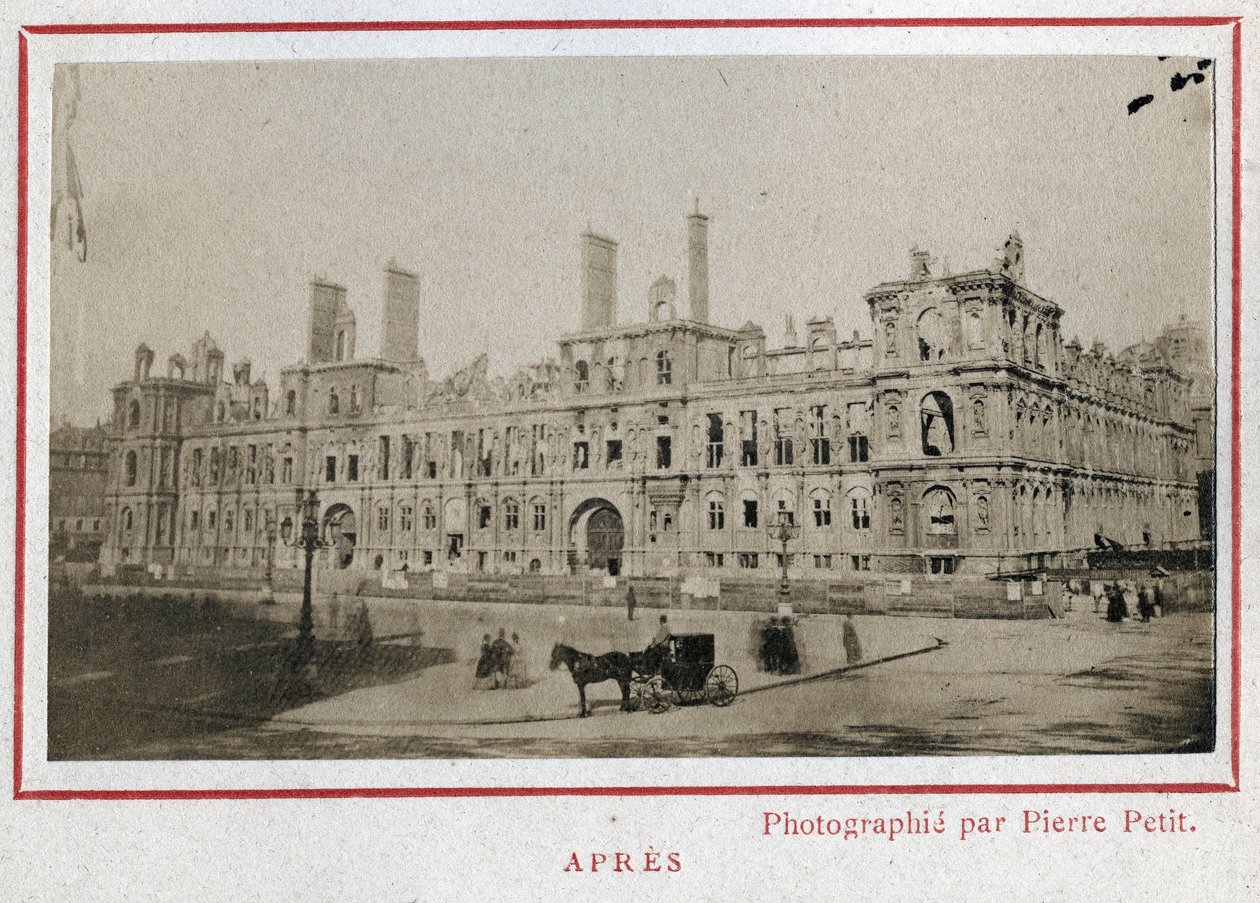 Paris Commune (1871): view of the Hotel de Ville in Paris after its fire in May 1871 by Unbekannt